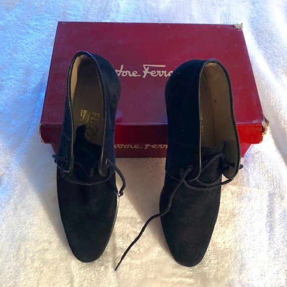Salvatore Ferragamo Tommaso Black Suede Lace Up Booties 7AAAA - NIB - Picture 3 of 9